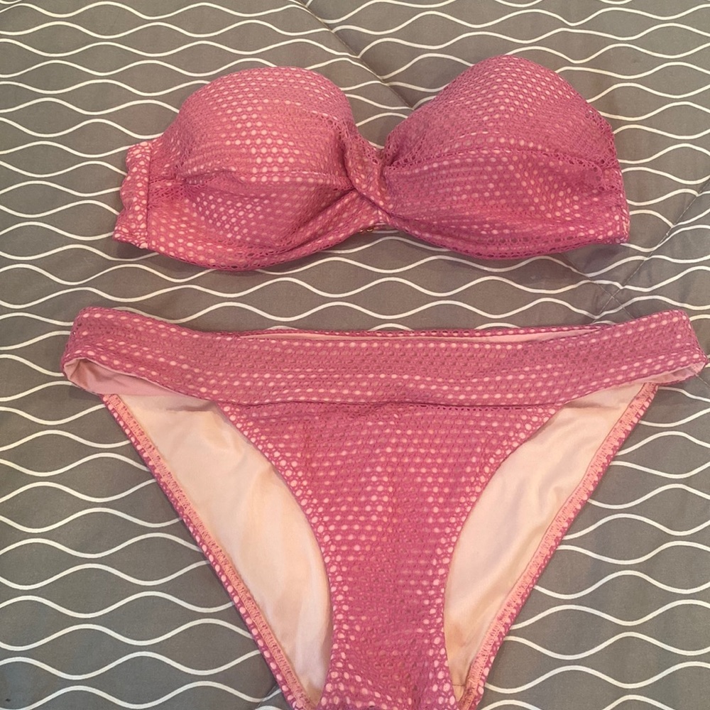 Victoria secret bikini size Med bottom/ 34D Top